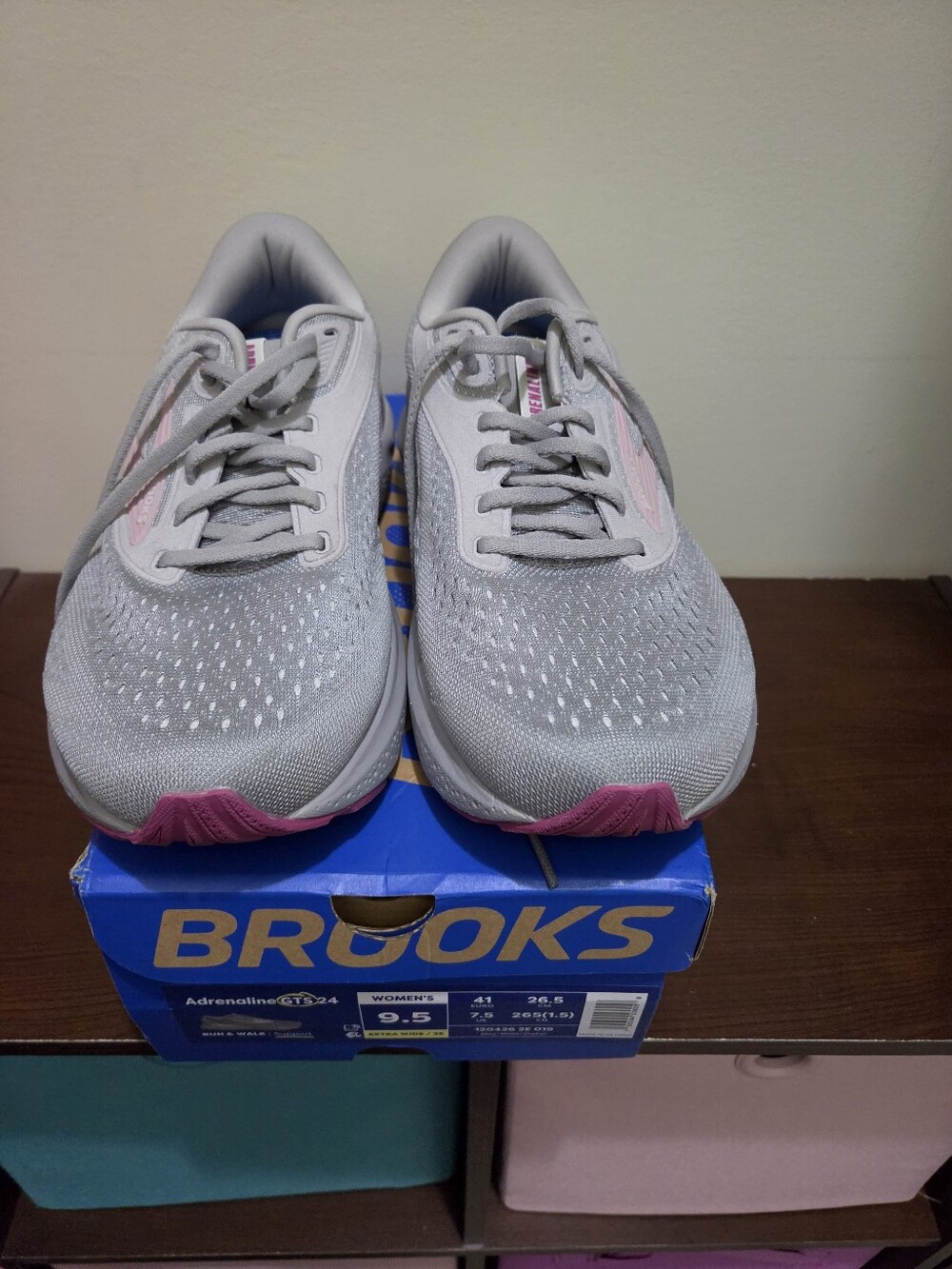 Brooks Women's Running Shoes - Light Gray with Pink Accents